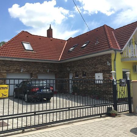 Csikos Apartman Gyenesdiás Exterior foto