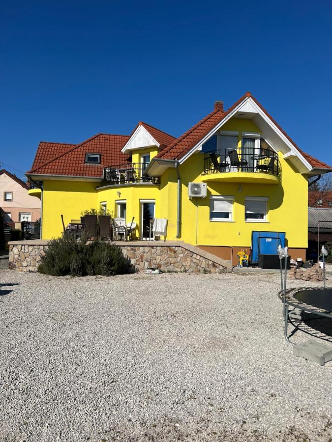 Csikos Apartman Gyenesdiás Exterior foto