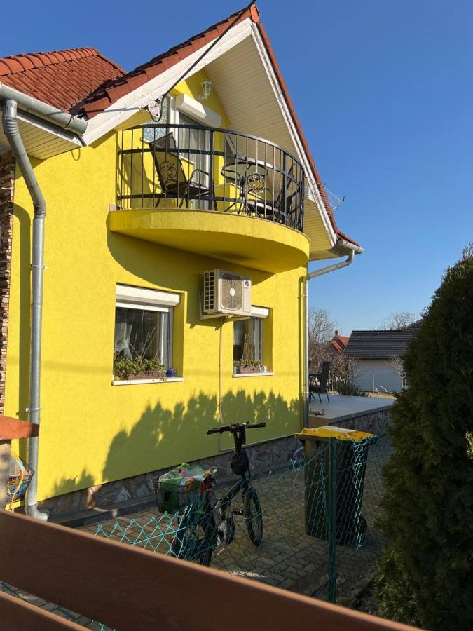 Csikos Apartman Gyenesdiás Exterior foto