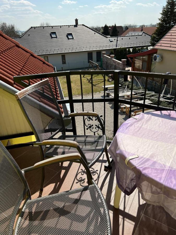 Csikos Apartman Gyenesdiás Exterior foto