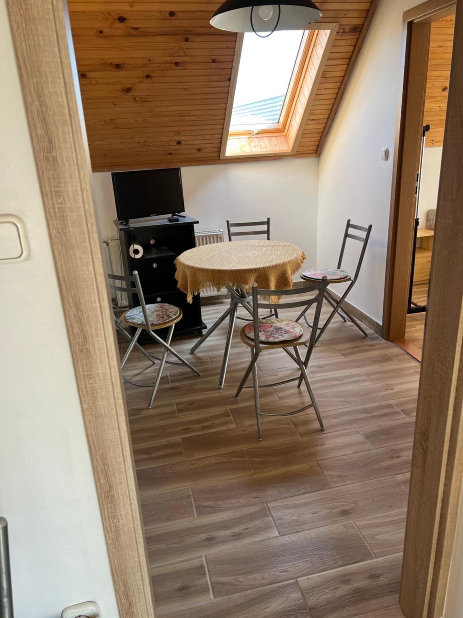 Csikos Apartman Gyenesdiás Exterior foto