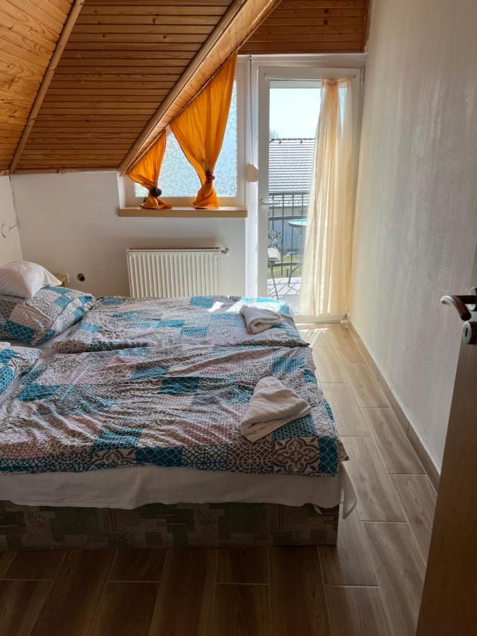 Csikos Apartman Gyenesdiás Exterior foto