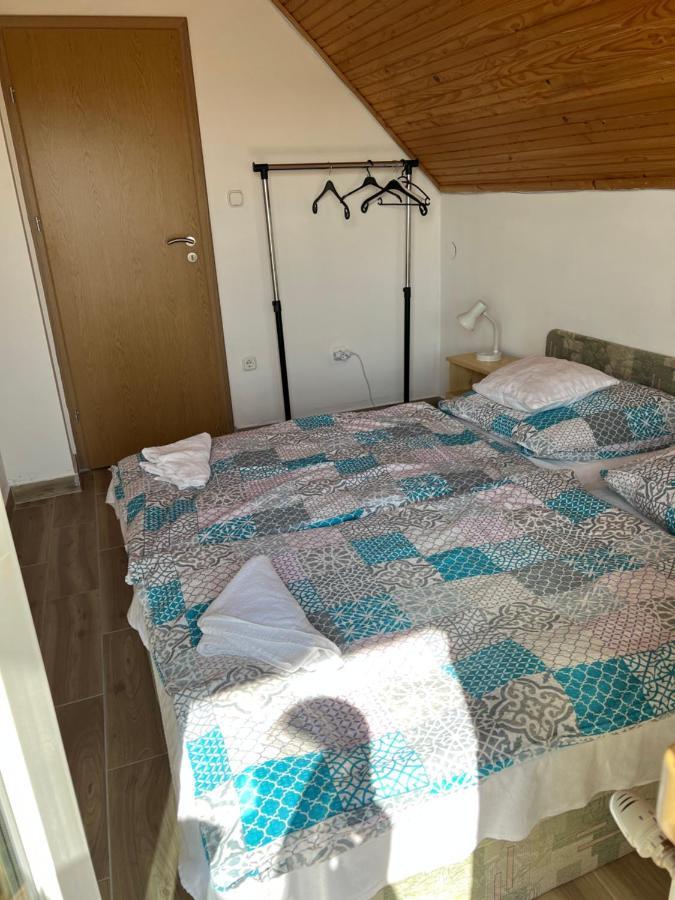 Csikos Apartman Gyenesdiás Exterior foto