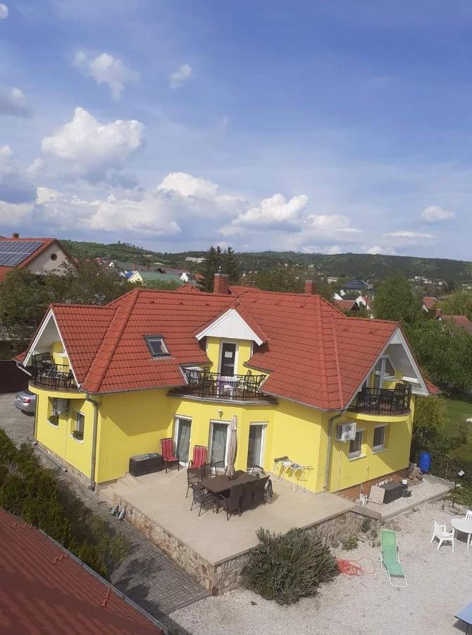 Csikos Apartman Gyenesdiás Exterior foto